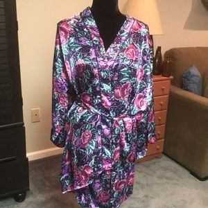J.O. Intimates kimono robe. Silky floral.